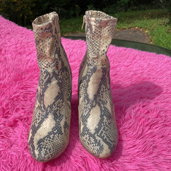Snakeskin pattern ankle boots with chunk heels and inner zipper size 9 - Picture 2 of 12